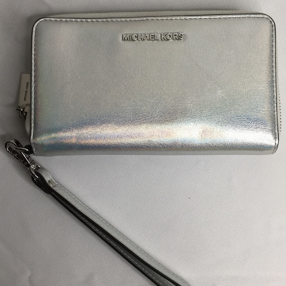 NWOT‼️ Michael Kors Jet Set Silver Wristlet